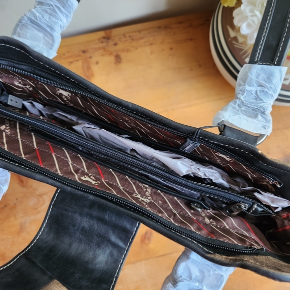 NIB Montana West Tooling Concealed Carry Collection Handbag - Picture 5 of 7